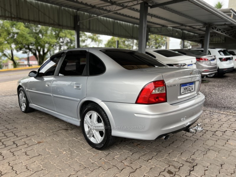 VECTRA 2.0 MPFI EXPRESSION 8V GASOLINA 4P MANUAL - 2005 - BOM PRINCíPIO