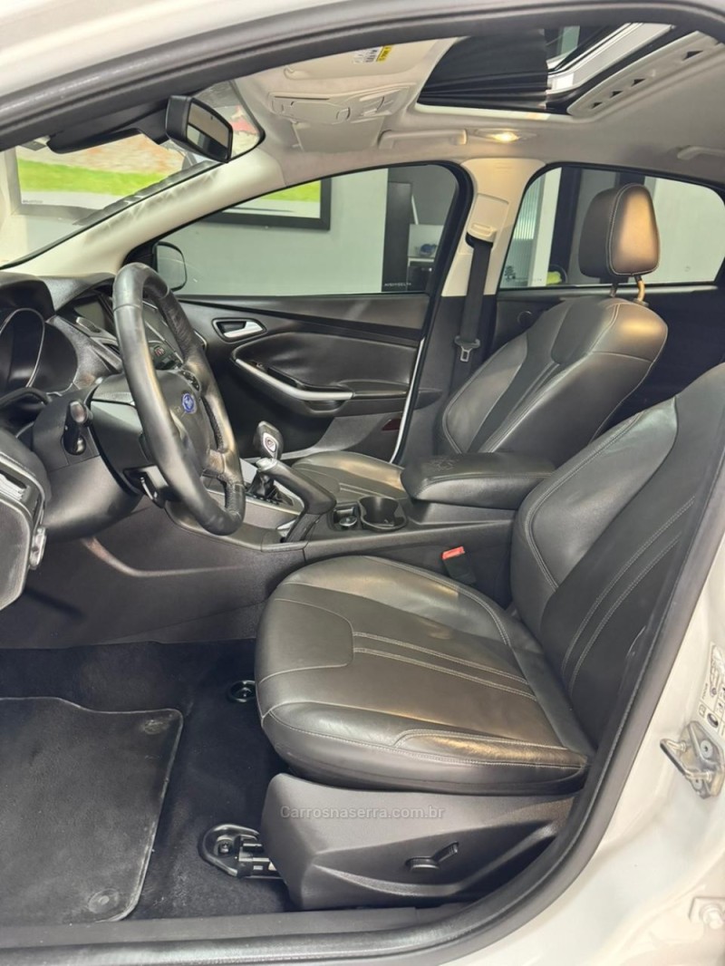 FOCUS 2.0 TITANIUM HATCH 16V FLEX 4P AUTOMÁTICO - 2015 - CAXIAS DO SUL