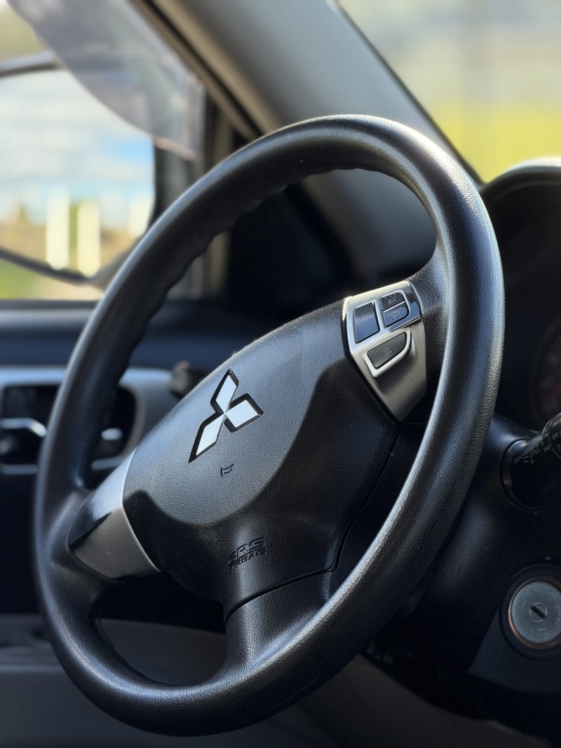 PAJERO 3.2 HPE 4X4 7 LUGARES 16V TURBO INTERCOOLER DIESEL 4P AUTOMÁTICO - 2012 - ANTôNIO PRADO
