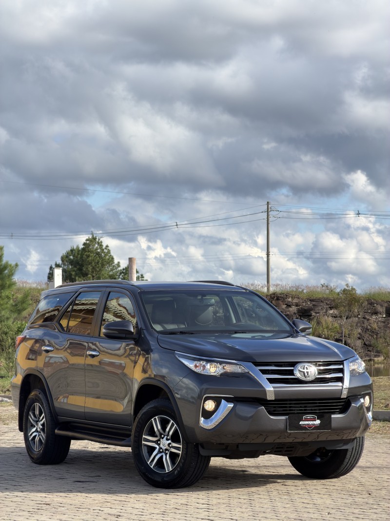 HILUX SW4 2.7 SRV 4X2 16V FLEX 7 LUGARES 4P AUTOMÁTICO - 2019 - ANTôNIO PRADO