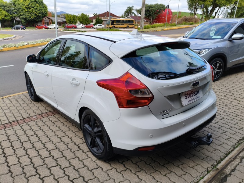 FOCUS 2.0 SE PLUS 16V FLEX 4P AUTOMÁTICO - 2015 - BOM PRINCíPIO