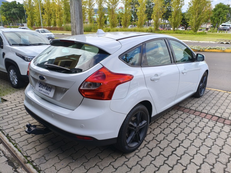 FOCUS 2.0 SE PLUS 16V FLEX 4P AUTOMÁTICO - 2015 - BOM PRINCíPIO