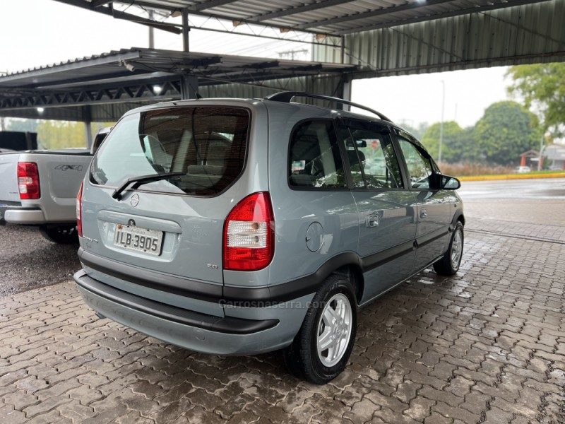 ZAFIRA 2.0 MPFI CD 8V GASOLINA 4P MANUAL - 2003 - BOM PRINCíPIO
