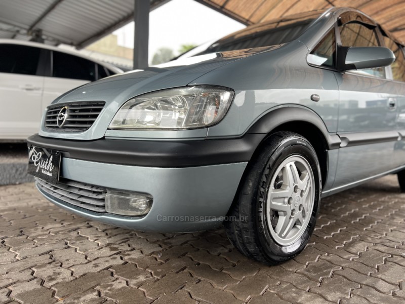 ZAFIRA 2.0 MPFI CD 8V GASOLINA 4P MANUAL - 2003 - BOM PRINCíPIO