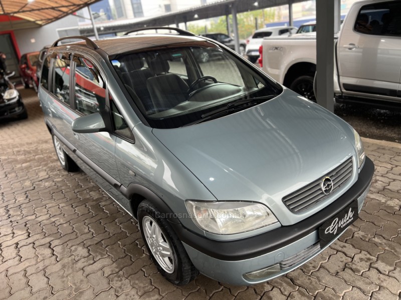 ZAFIRA 2.0 MPFI CD 8V GASOLINA 4P MANUAL - 2003 - BOM PRINCíPIO
