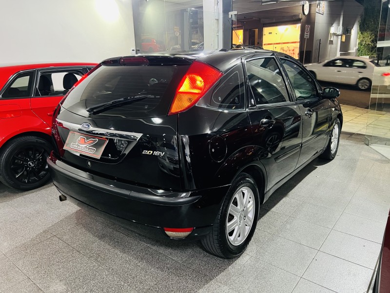 FOCUS 2.0 GHIA 16V GASOLINA 4P MANUAL - 2007 - CAXIAS DO SUL