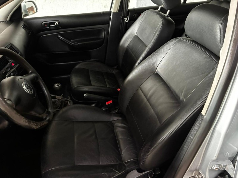 GOLF 1.6 MI GENERATION 8V GASOLINA 4P MANUAL - 2003 - BOM PRINCíPIO