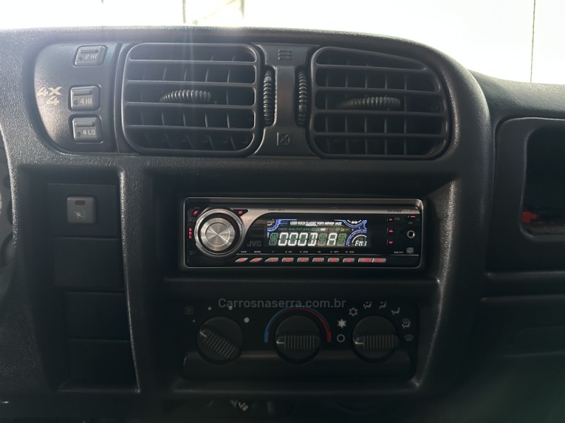 S10 2.8 EXECUTIVE 4X4 CD 12V TURBO INTERCOOLER DIESEL 4P MANUAL - 2004 - CAXIAS DO SUL
