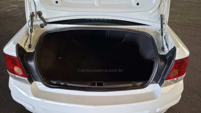 VECTRA 2.0 MPFI ELEGANCE 8V 140CV FLEX 4P MANUAL - 2011 - CAXIAS DO SUL