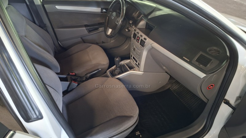 VECTRA 2.0 MPFI ELEGANCE 8V 140CV FLEX 4P MANUAL - 2011 - CAXIAS DO SUL