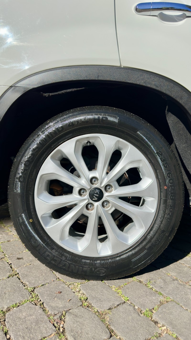 SORENTO 2.4 EX2 4X2 16V GASOLINA 4P AUTOMÁTICO - 2015 - CAXIAS DO SUL