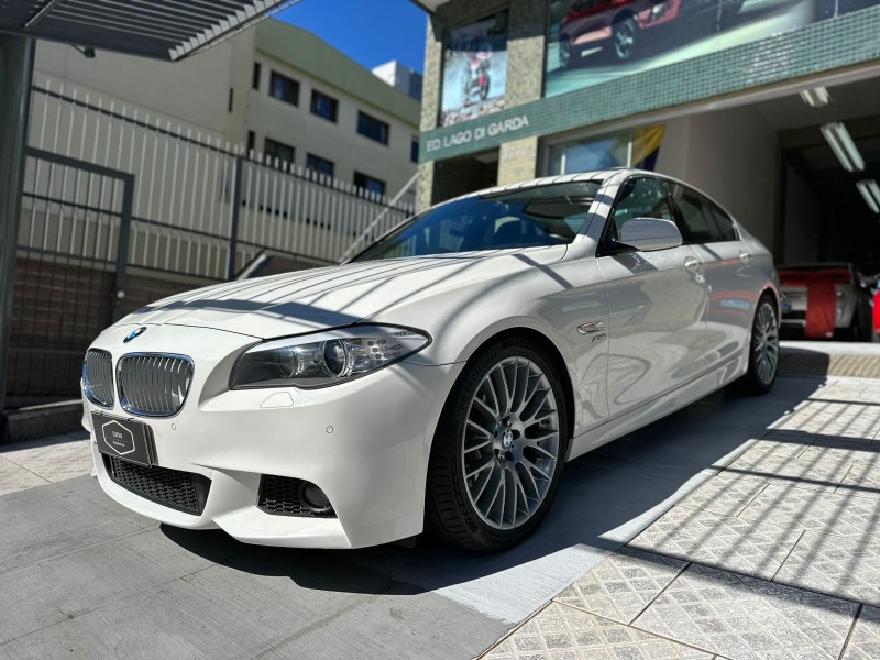 550I 4.4 SEDAN V8 32V GASOLINA 4P AUTOMÁTICO - 2011 - CAXIAS DO SUL