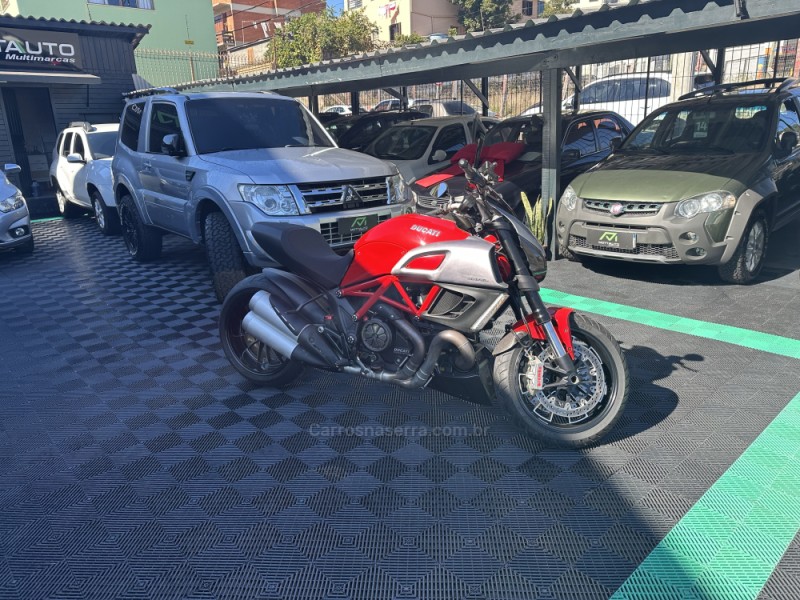 diavel carbon  2011 caxias do sul