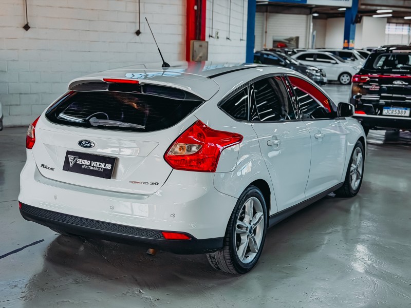 FOCUS 2.0 SE PLUS 16V FLEX 4P AUTOMÁTICO - 2015 - CAXIAS DO SUL