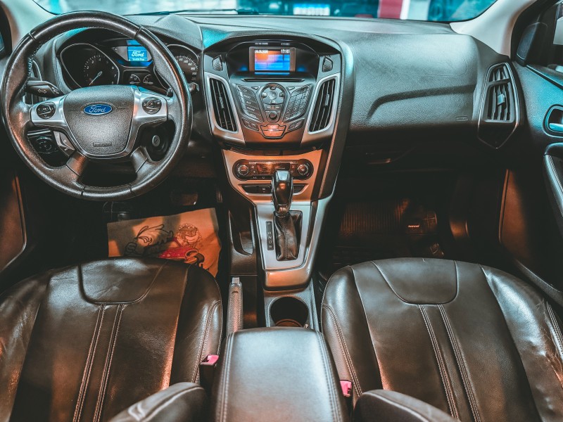 FOCUS 2.0 SE PLUS 16V FLEX 4P AUTOMÁTICO - 2015 - CAXIAS DO SUL