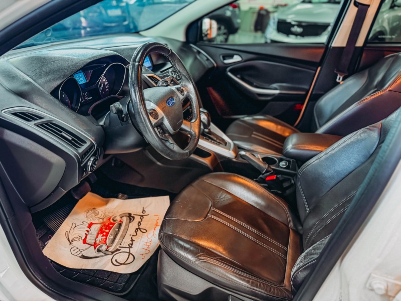FOCUS 2.0 SE PLUS 16V FLEX 4P AUTOMÁTICO - 2015 - CAXIAS DO SUL