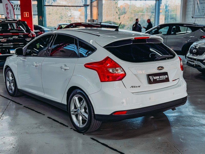 FOCUS 2.0 SE PLUS 16V FLEX 4P AUTOMÁTICO - 2015 - CAXIAS DO SUL