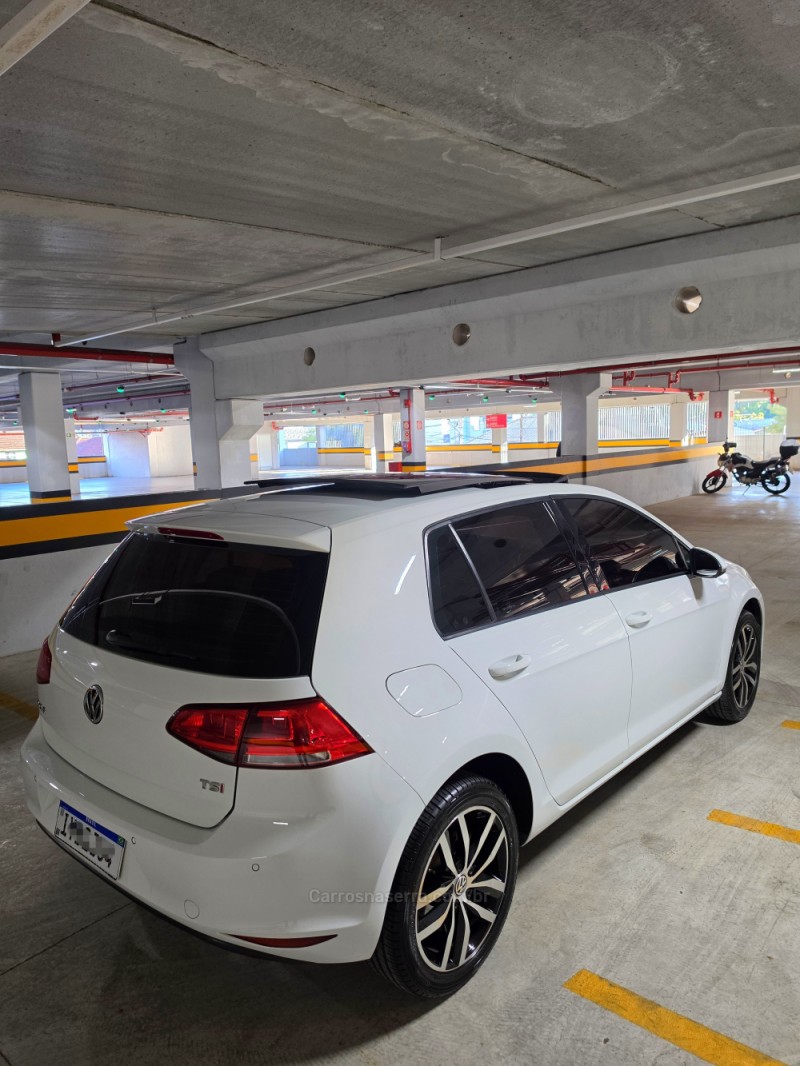 GOLF 1.0 TSI COMFORTLINE 12V TOTAL FLEX 4P MANUAL - 2017 - CAXIAS DO SUL