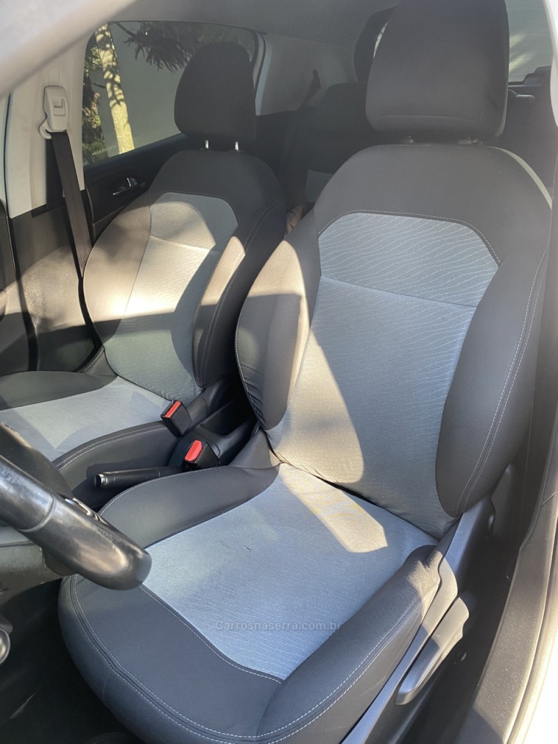 208 1.5 ACTIVE 8V FLEX 4P MANUAL - 2014 - FARROUPILHA