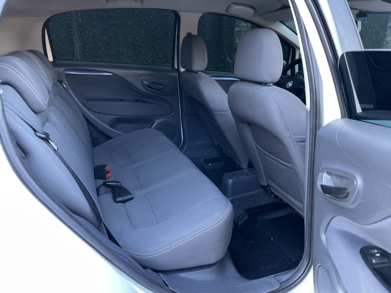 PUNTO 1.4 ATTRACTIVE 8V FLEX 4P MANUAL - 2014 - CAXIAS DO SUL