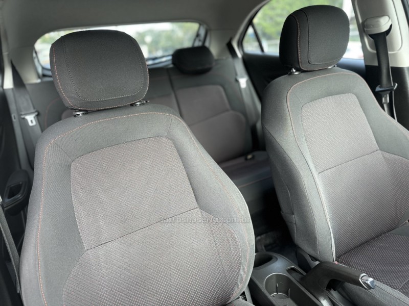 ONIX 1.4 MPFI LTZ 8V FLEX 4P MANUAL - 2015 - PAROBé