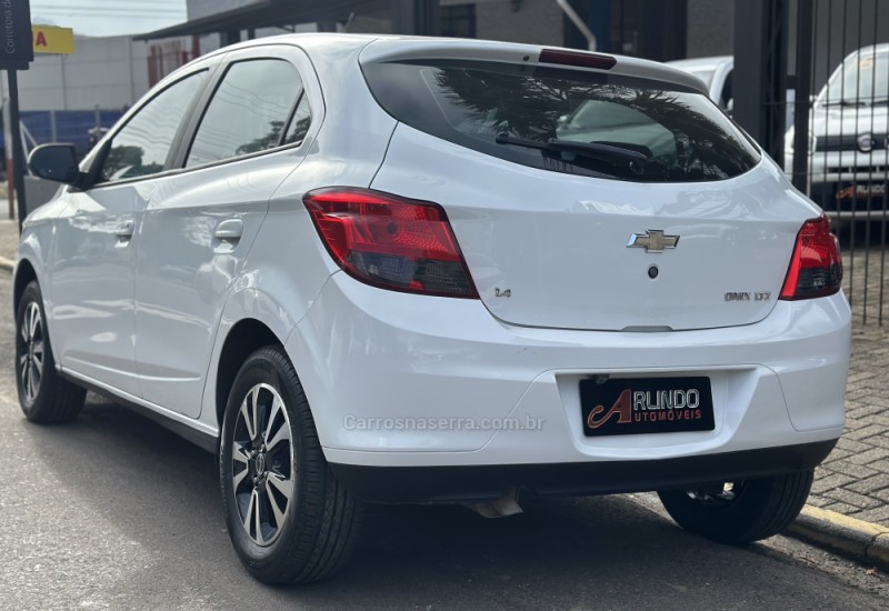 ONIX 1.4 MPFI LTZ 8V FLEX 4P MANUAL - 2015 - PAROBé