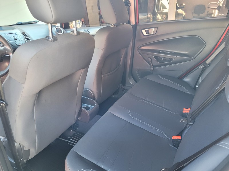 FIESTA 1.6 SE HATCH 16V FLEX 4P MANUAL - 2017 - CARLOS BARBOSA