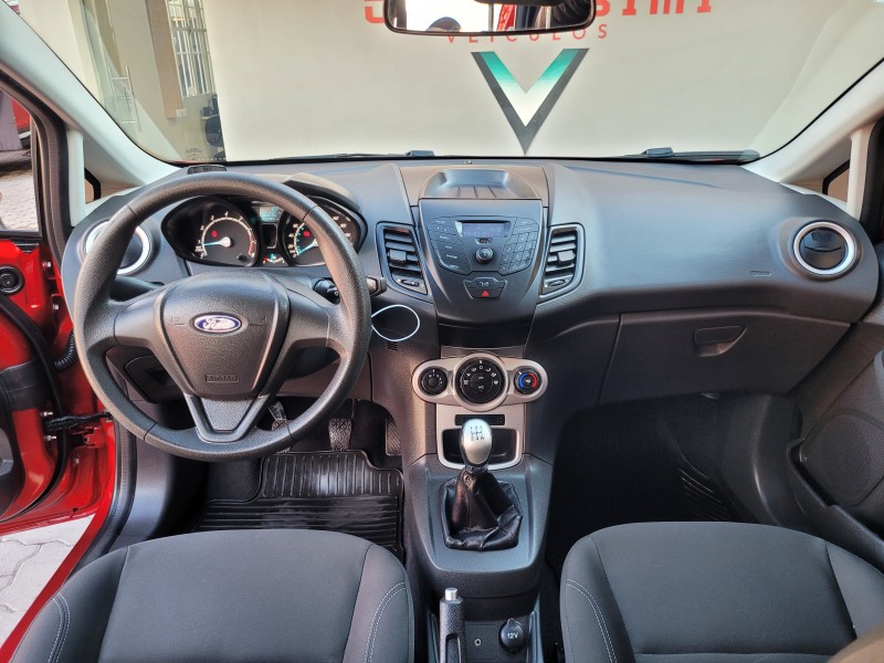 FIESTA 1.6 SE HATCH 16V FLEX 4P MANUAL - 2017 - CARLOS BARBOSA