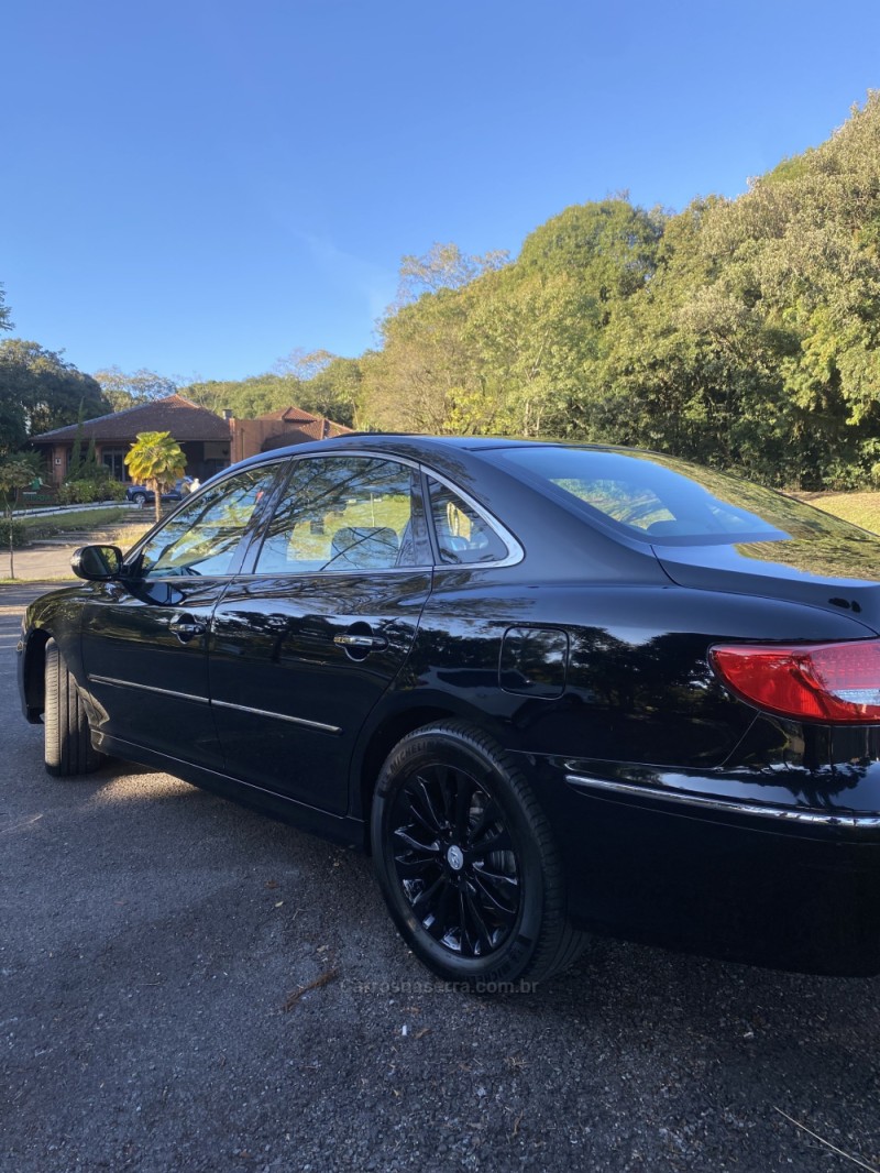 AZERA 3.3 MPFI GLS SEDAN V6 24V GASOLINA 4P AUTOMÁTICO - 2011 - FARROUPILHA
