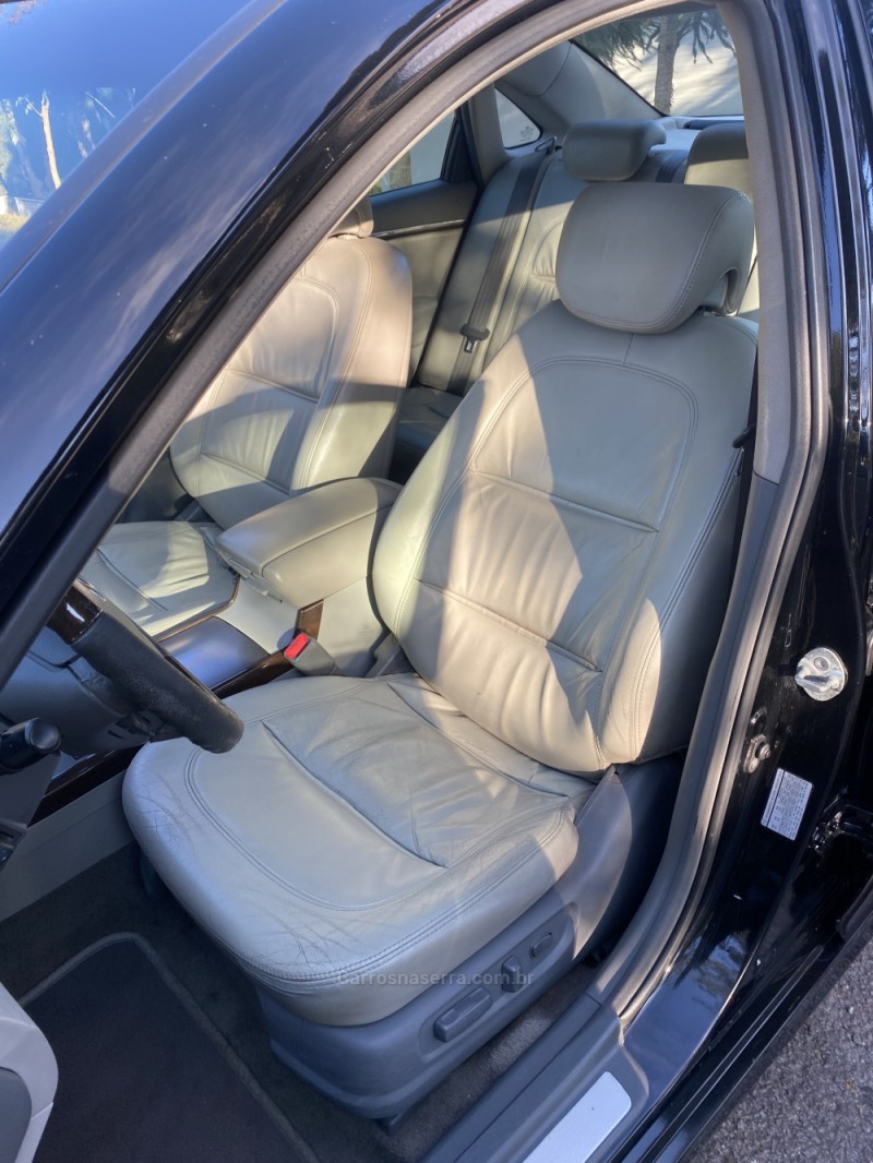 AZERA 3.3 MPFI GLS SEDAN V6 24V GASOLINA 4P AUTOMÁTICO - 2011 - FARROUPILHA