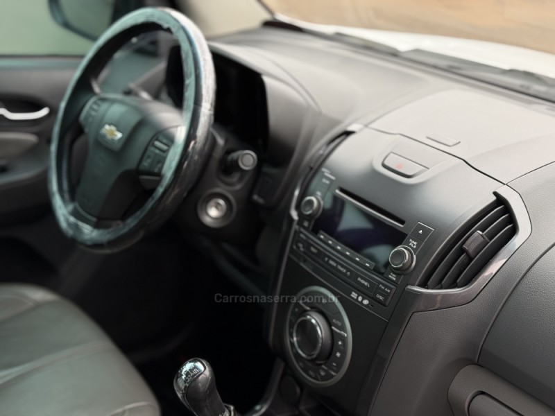 S10 2.4 LTZ 4X2 CD 8V FLEX 4P MANUAL - 2013 - VACARIA