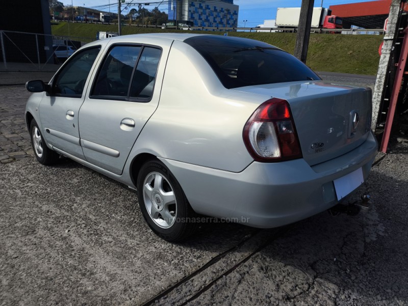CLIO 1.0 PRIVILÉGE SEDAN 16V FLEX 4P MANUAL - 2009 - FARROUPILHA
