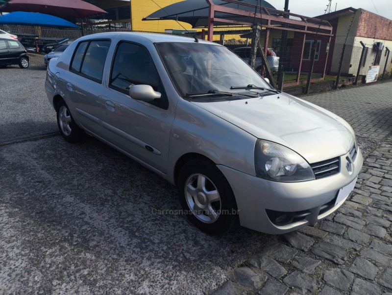 CLIO 1.0 PRIVILÉGE SEDAN 16V FLEX 4P MANUAL - 2009 - FARROUPILHA