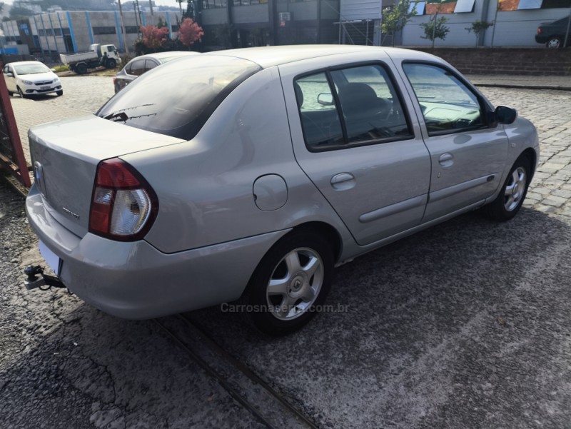 CLIO 1.0 PRIVILÉGE SEDAN 16V FLEX 4P MANUAL - 2009 - FARROUPILHA