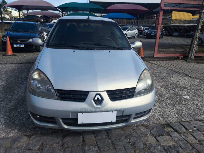CLIO 1.0 PRIVILÉGE SEDAN 16V FLEX 4P MANUAL - 2009 - FARROUPILHA