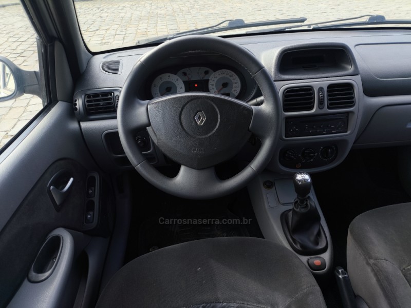 CLIO 1.0 PRIVILÉGE SEDAN 16V FLEX 4P MANUAL - 2009 - FARROUPILHA