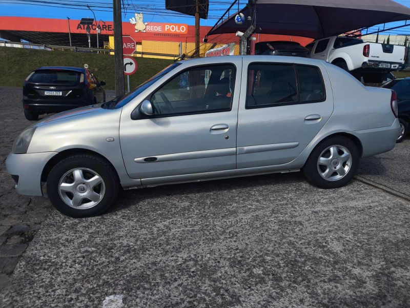 CLIO 1.0 PRIVILÉGE SEDAN 16V FLEX 4P MANUAL - 2009 - FARROUPILHA