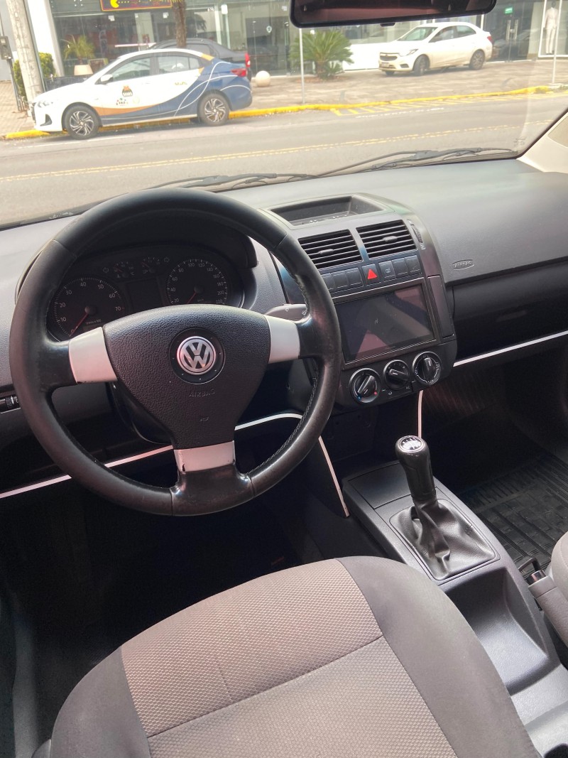 POLO SEDAN 1.6 MI COMFORTLINE 8V FLEX 4P MANUAL - 2008 - CAXIAS DO SUL