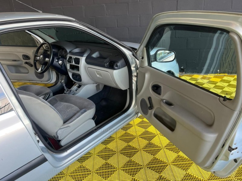 CLIO 1.0 AUTHENTIQUE 8V GASOLINA 2P MANUAL - 2004 - CAXIAS DO SUL
