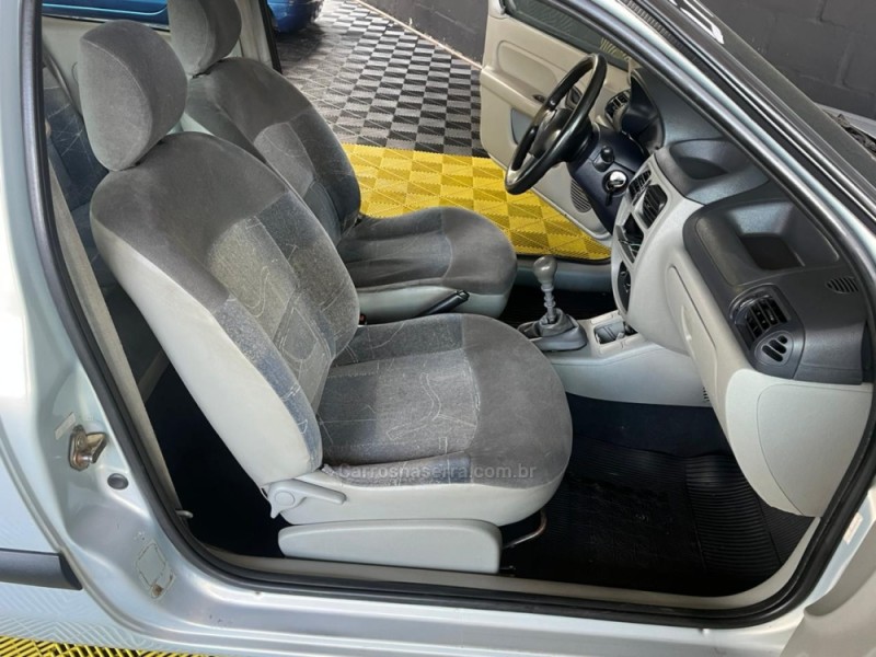 CLIO 1.0 AUTHENTIQUE 8V GASOLINA 2P MANUAL - 2004 - CAXIAS DO SUL