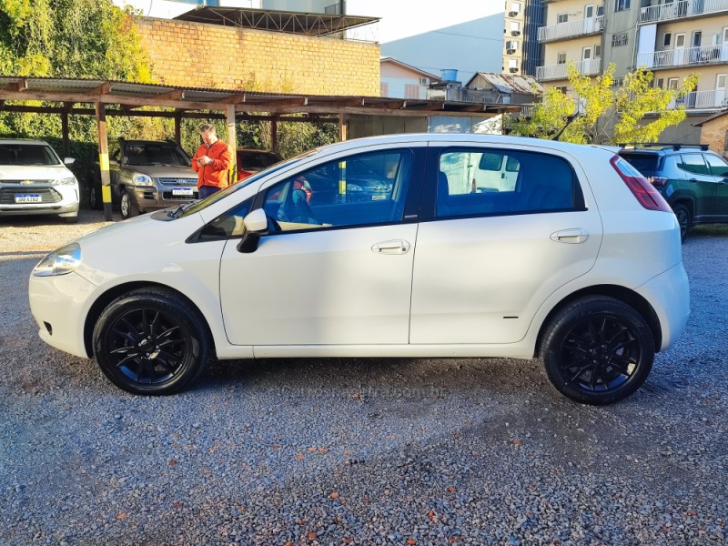 PUNTO 1.4 ATTRACTIVE 8V FLEX 4P MANUAL - 2012 - FARROUPILHA