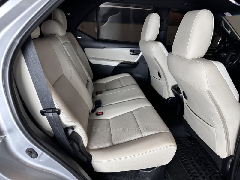 HILUX SW4 2.8 SRX 4X4 DIAMOND 16V TURBO DIESEL 4P 7 LUGARES AUTOMÁTICO - 2022 - SAPIRANGA