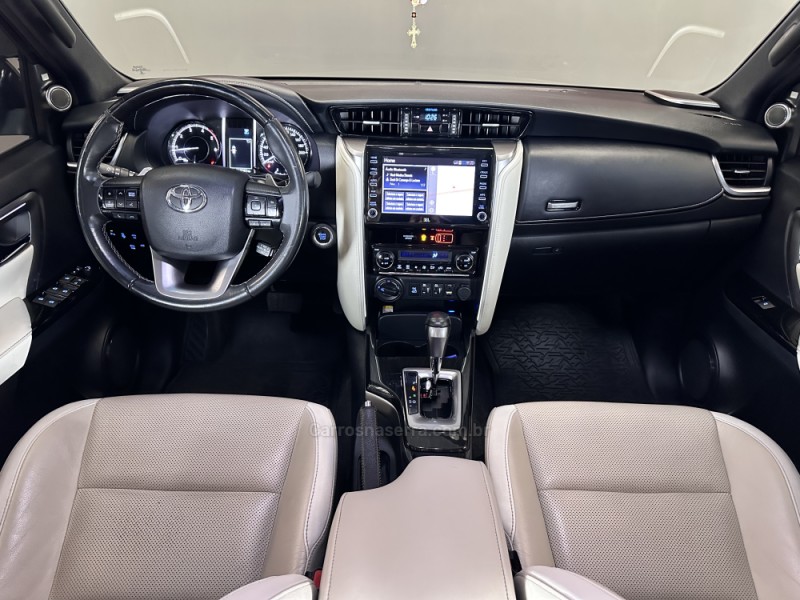 HILUX SW4 2.8 SRX 4X4 DIAMOND 16V TURBO DIESEL 4P 7 LUGARES AUTOMÁTICO - 2022 - SAPIRANGA