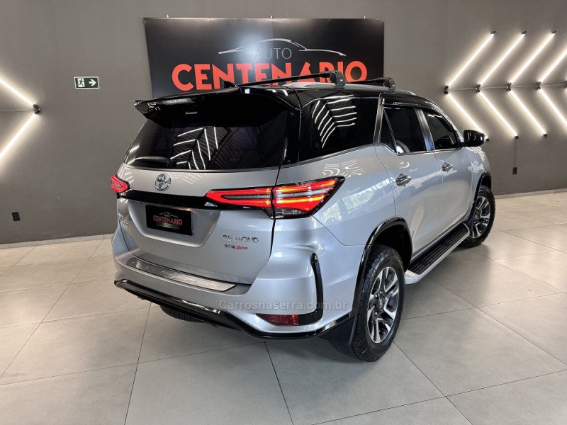HILUX SW4 2.8 SRX 4X4 DIAMOND 16V TURBO DIESEL 4P 7 LUGARES AUTOMÁTICO - 2022 - SAPIRANGA