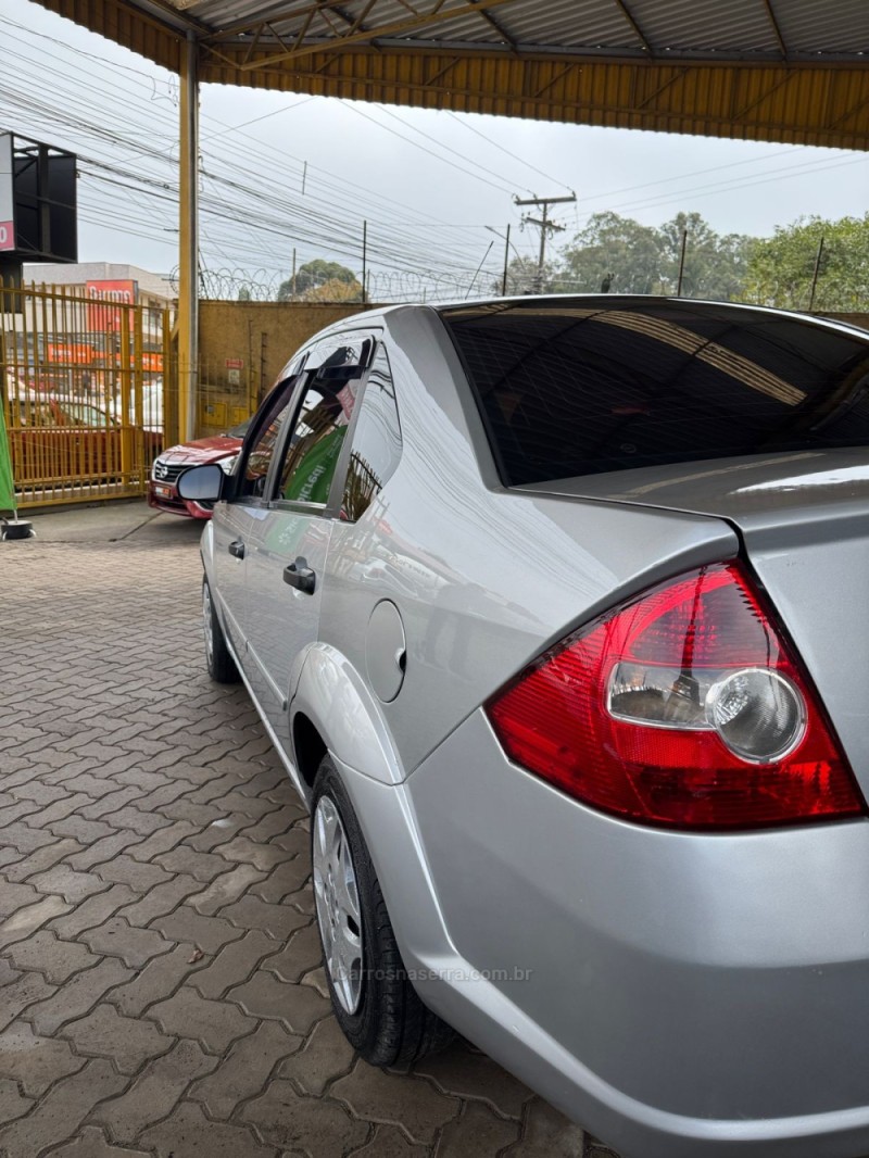 FIESTA 1.0 MPI SUPERCHARGER 8V GASOLINA 4P MANUAL - 2005 - CAXIAS DO SUL