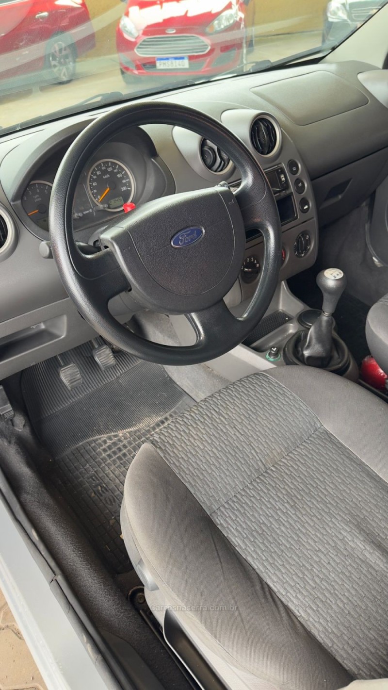 FIESTA 1.0 MPI SUPERCHARGER 8V GASOLINA 4P MANUAL - 2005 - CAXIAS DO SUL