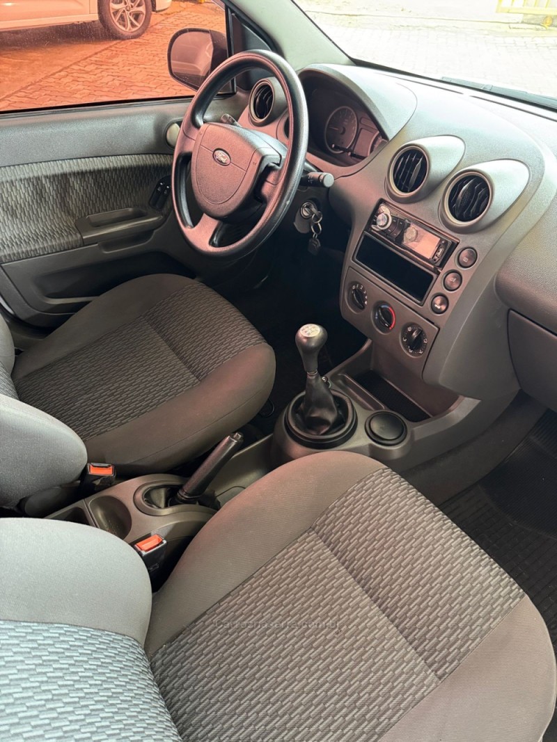 FIESTA 1.0 MPI SUPERCHARGER 8V GASOLINA 4P MANUAL - 2005 - CAXIAS DO SUL