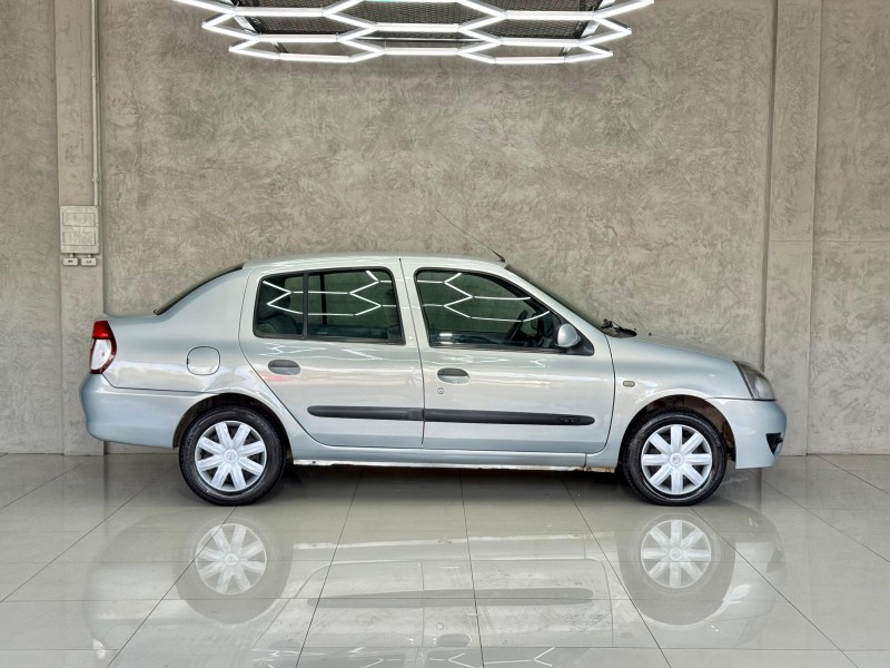 CLIO 1.6 AUTHENTIQUE SEDAN 16V FLEX 4P MANUAL - 2009 - CAXIAS DO SUL