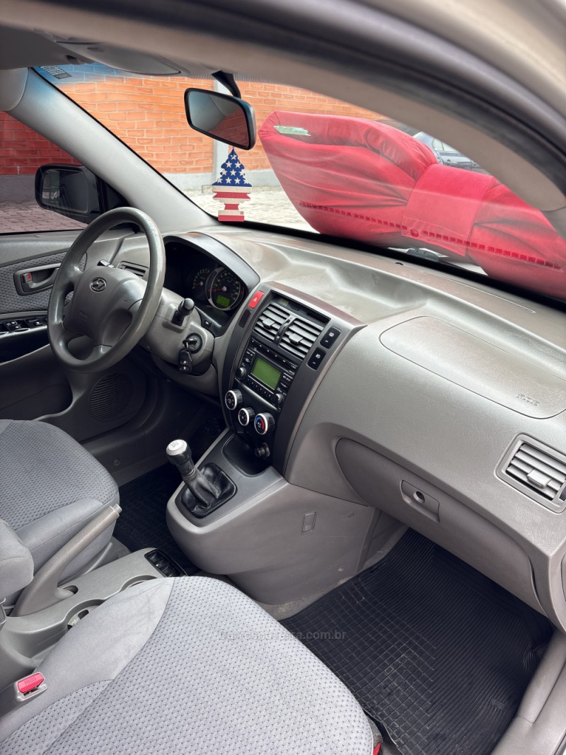 TUCSON 2.0 MPFI GL 16V 142CV 2WD GASOLINA 4P MANUAL - 2011 - CAXIAS DO SUL