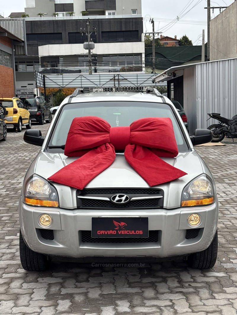 TUCSON 2.0 MPFI GL 16V 142CV 2WD GASOLINA 4P MANUAL - 2011 - CAXIAS DO SUL